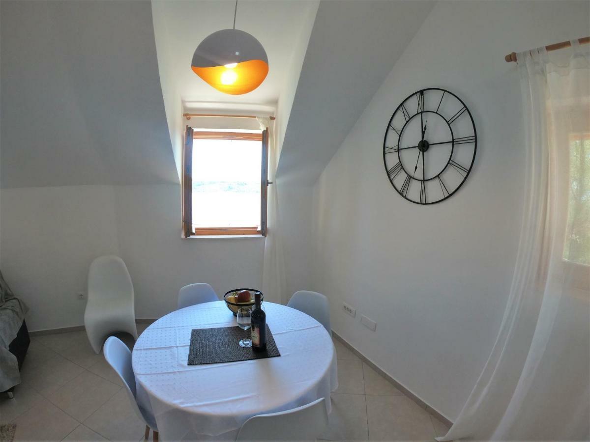 Apartment Vesna Примоштен Екстер'єр фото