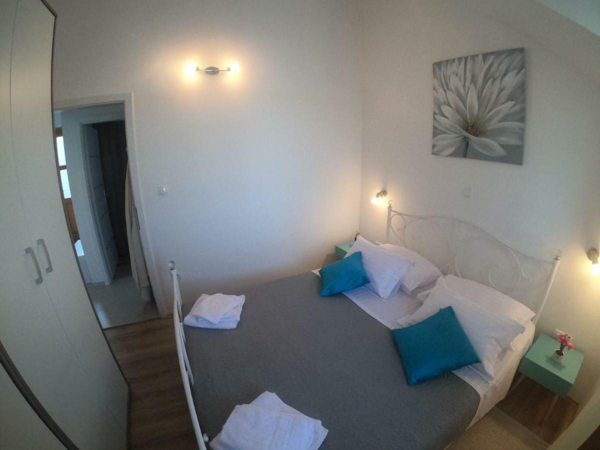 Apartment Vesna Примоштен Екстер'єр фото